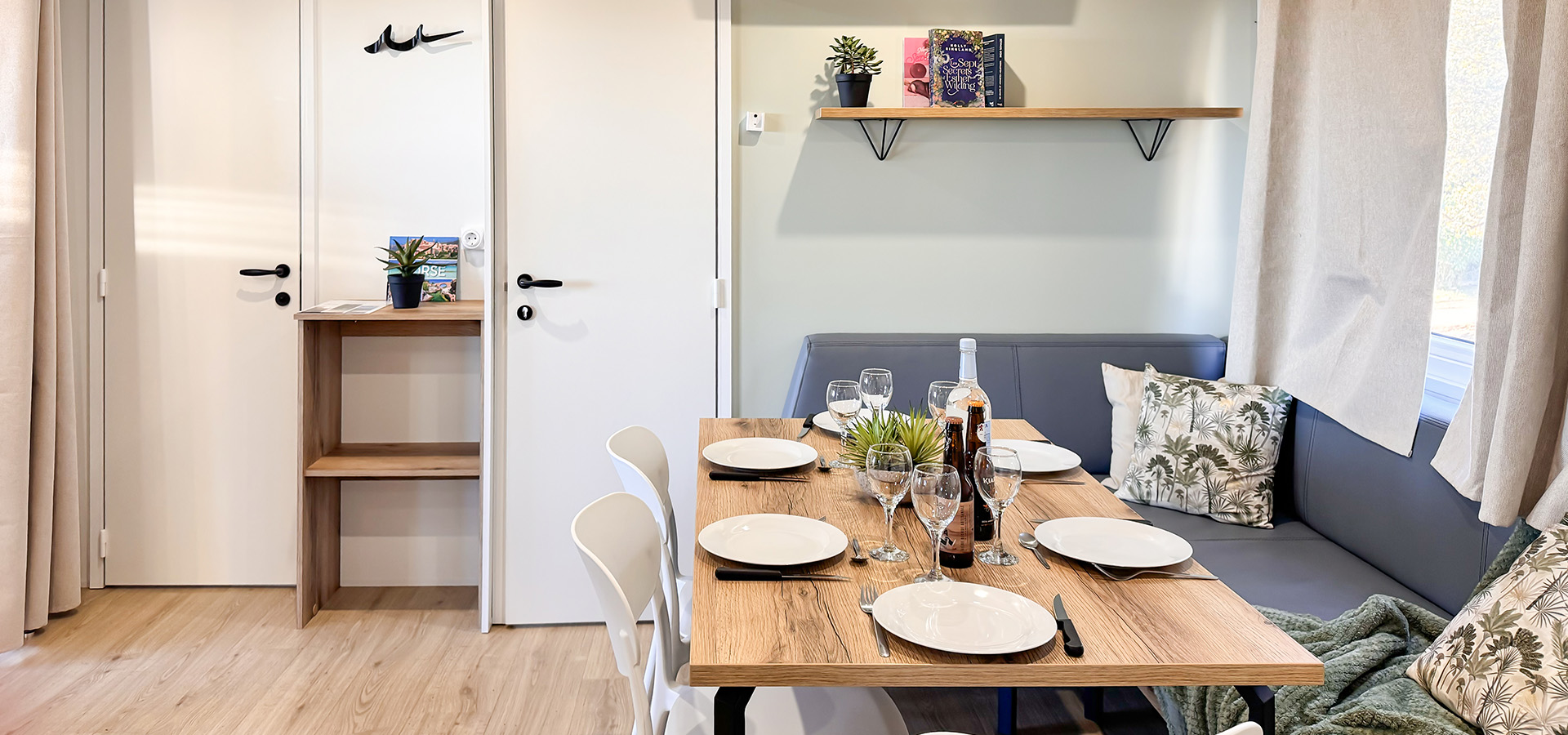 Camping la vetta MH SUP CH3 salle manger table entree